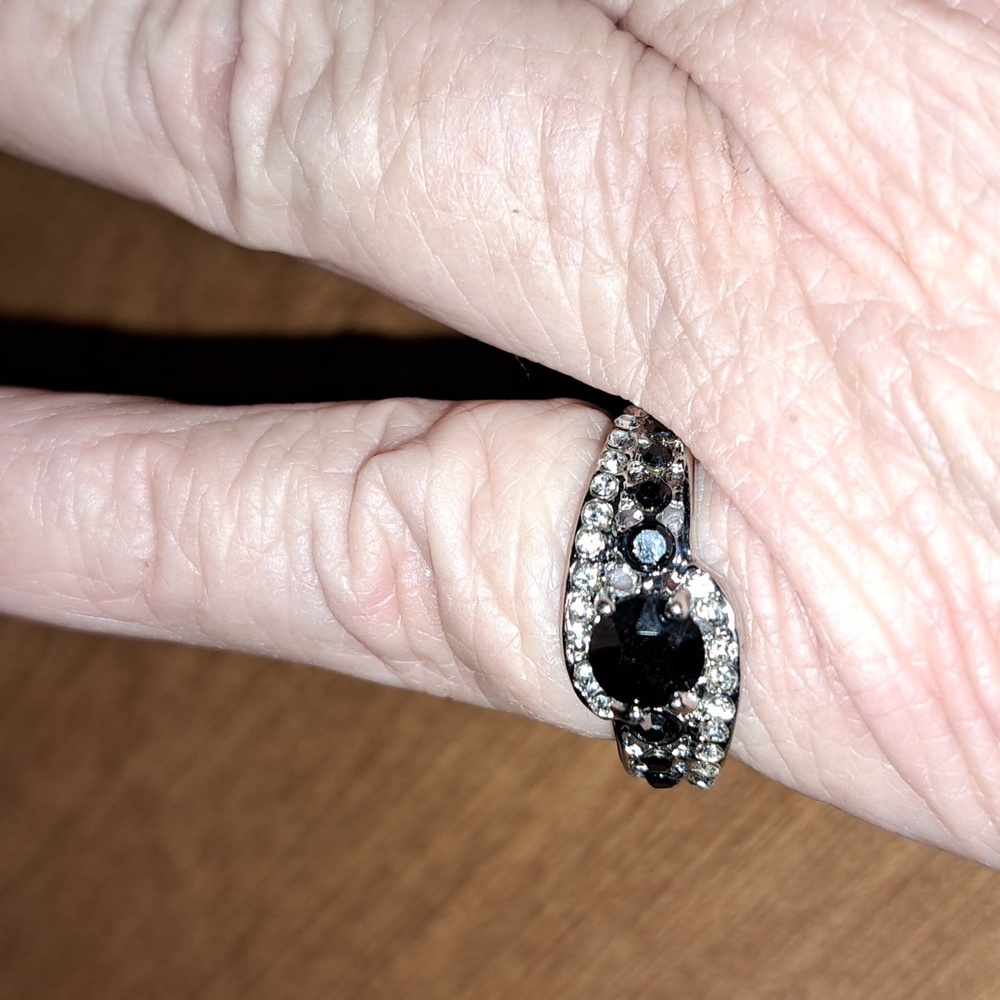 FLASH SALE Inlaid blk zircon band ring size 7